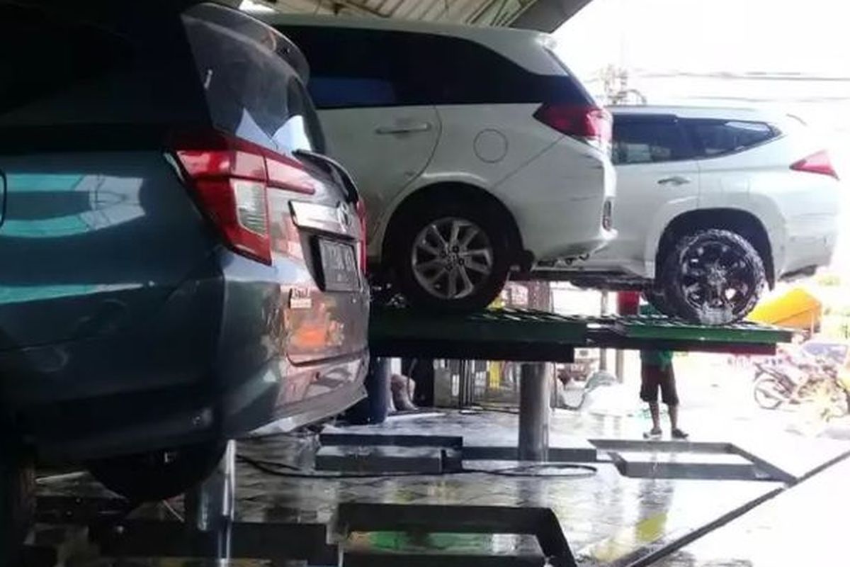 mobil listrik, Perawatan Mobil Listrik: Aman Cuci Hidrolik & Ngecas Semalaman?