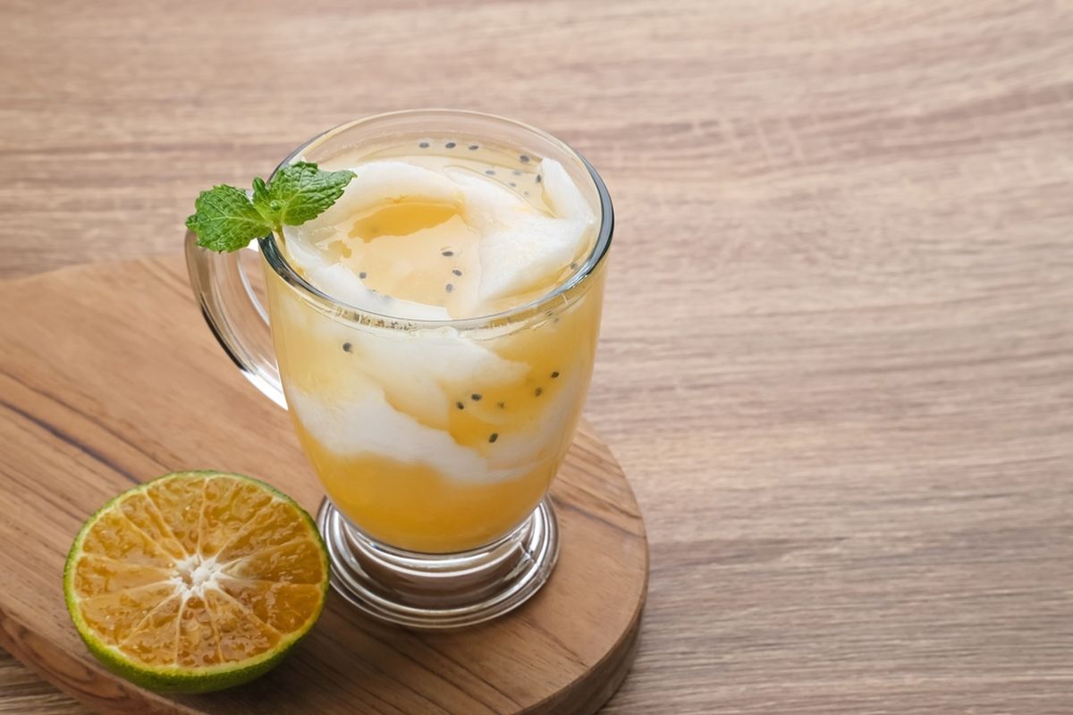 menu buka puasa rumahan, minuman buka puasa simple, minuman buka puasa segar, minuman buka puasa sederhana, ide minuman buat buka puasa, minuman buka puasa yang segar, Resep Es Jeruk Kelapa, Ide Minuman Buka Puasa yang Segar