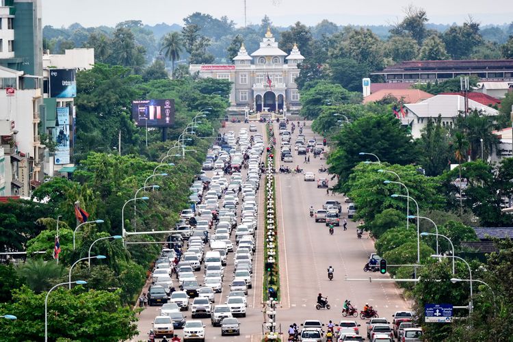 Laos, liburan, Destinasi Wisata Hemat di Asia 2026, Negara Ini Jadi Favorit Baru, 1. Luang Prabang, 2. Vientiane, 3. Kuang Si Falls, 4. Dataran Tinggi Bolaven, 5. Si Phan Don (4,000 Pulau), 6. Nong Khiaw, 7. Pak Ou Caves, 8. Champasak dan Wat Phou, 9. Plain of Jars, 10. Tat Sae Waterfalls
