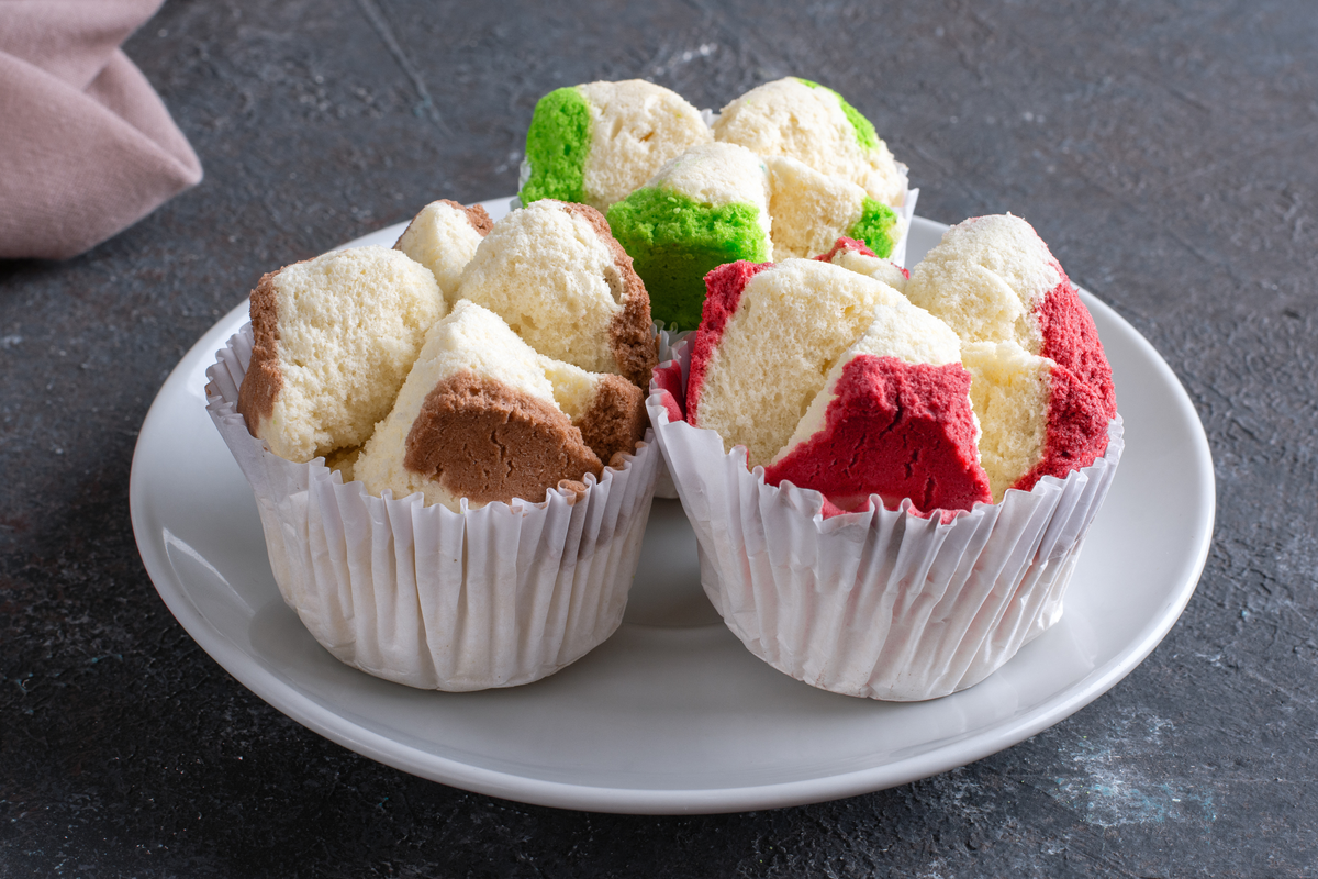 bolu kukus, bolu kukus mekar, Resep Bolu Kukus Mekar Sempurna, Mudah Cukup Butuh Satu Bahan Ini!, 1. Salah pakai terigu, 2. Salah menggunakan cetakan, Proses pemanasan cetakan, Bahan utama, Cara membuat bolu kukus gula mekar sempurna