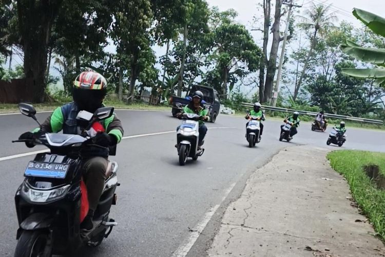 Surat Izin Mengemudi (SIM), motor listrik, mobil listrik, kendaraan listrik, Apakah Pengemudi Kendaraan Listrik Butuh SIM Khusus?