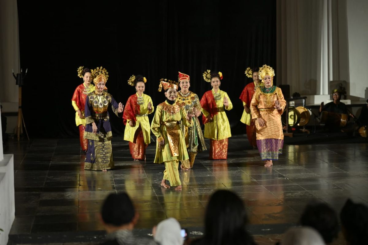 Menteri Kebudayaan Fadli Zon, indonesia ajukan teater mak yong ke unesco, apa itu teater mak yong, teater mak yong berasal dari, teater tradisional mak yong berasal dari, Indonesia Ajukan Teater Mak Yong Ekstensi Malaysia ke UNESCO, Apa Maksudnya?
