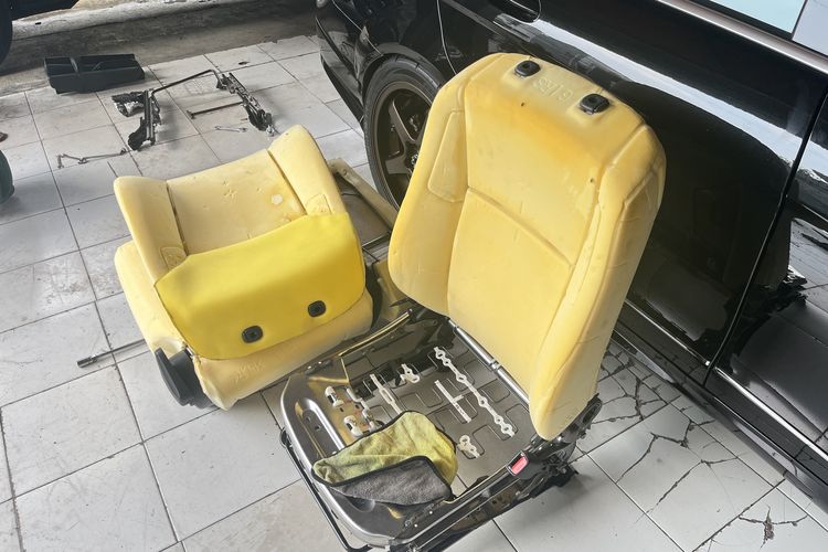 Trim Car Service Interior, Cara Atasi Jok Kulit Mobil Retak: Solusi Cepat atau Permanen?