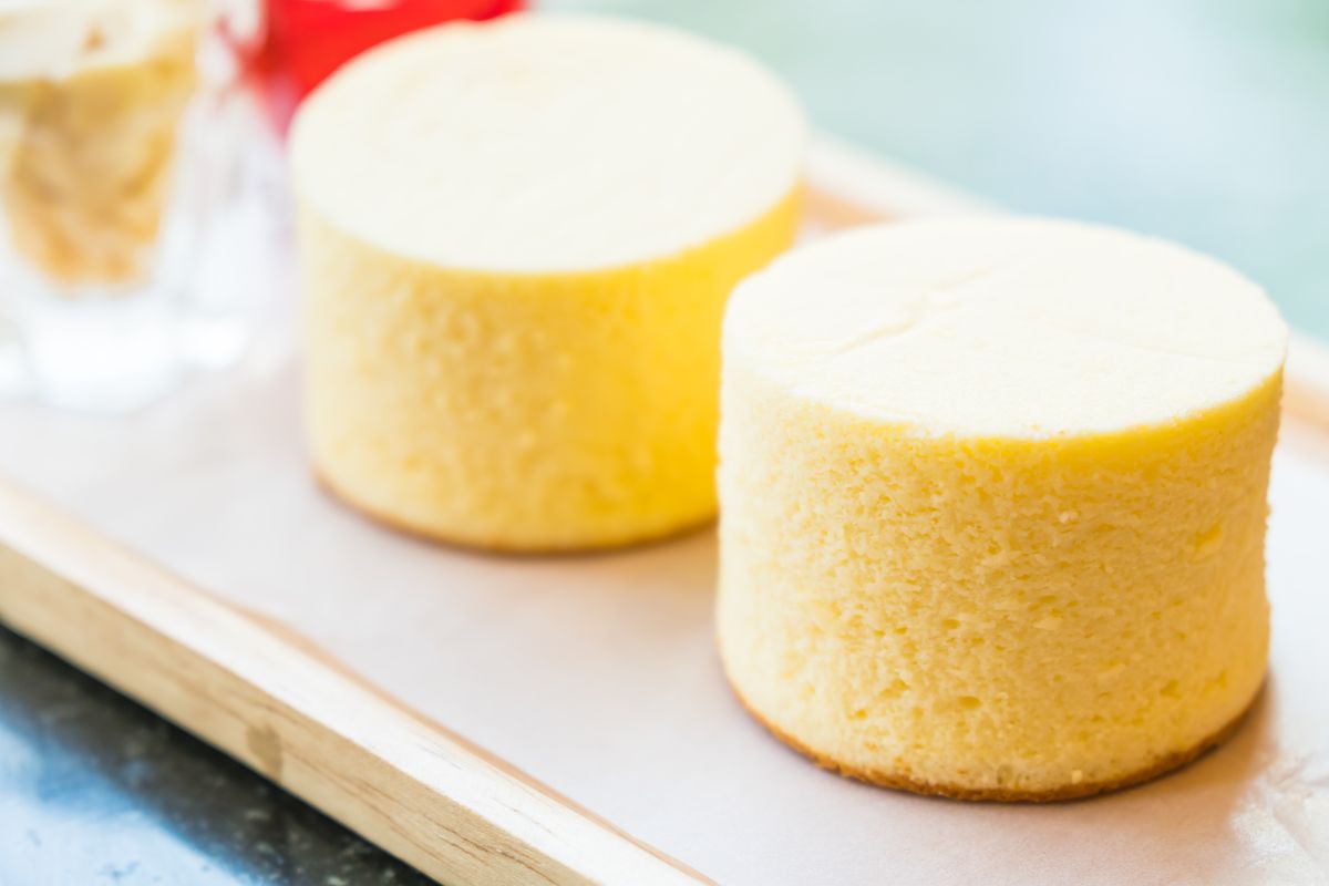 resep cloud cake, cloud cake lemon, cara membuat cloud cake, kue lembut moist, bolu lembut, Resep Cloud Cake Antikempis, Pakai Trik Pendinginan Oven Ini, Resep Cloud Cake Lemon, Cara Membuat Cloud Cake Lemon, Hasil dan Tekstur Cloud Cake, Tips Agar Cloud Cake Tidak Kempis