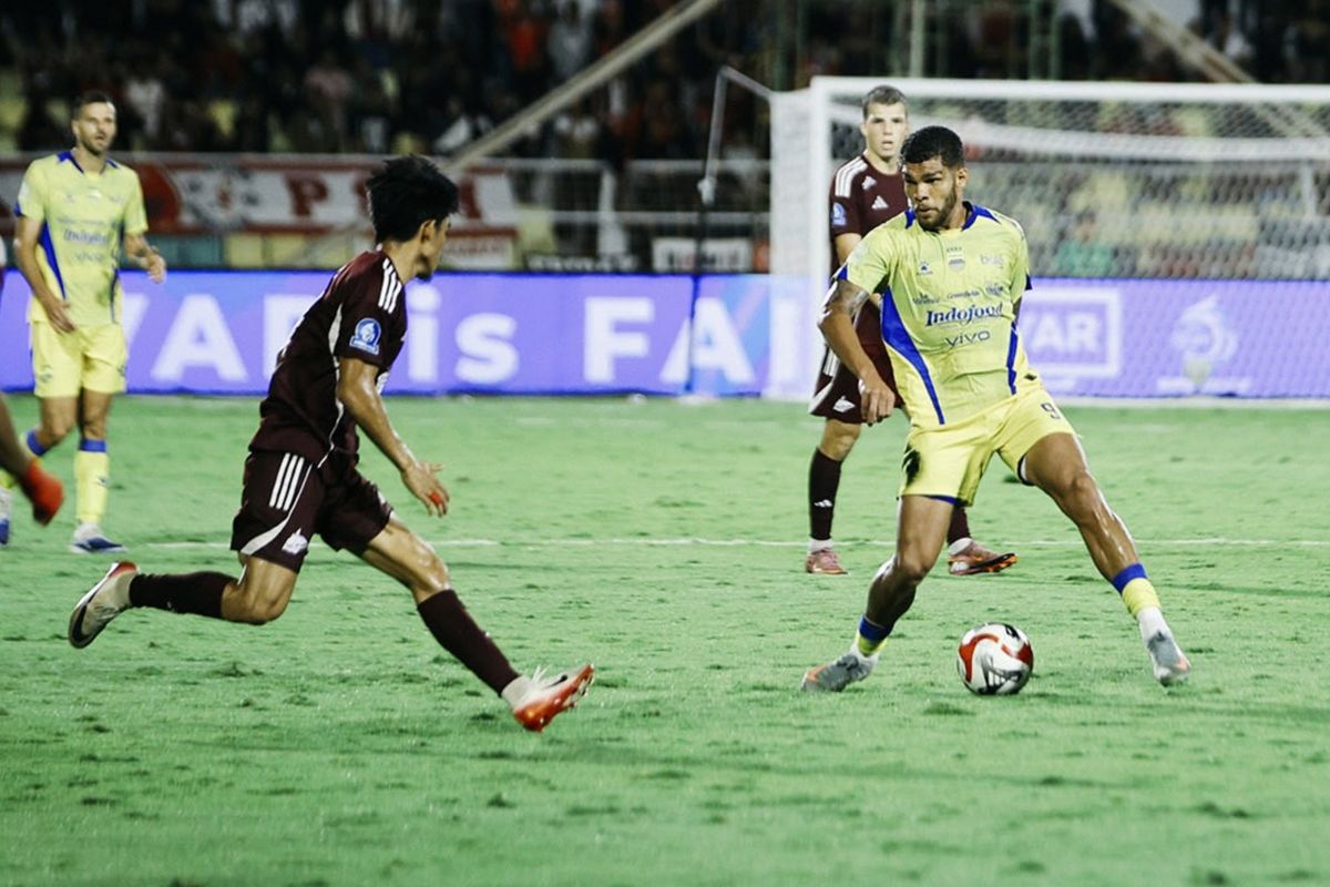Persib, Ricuh Usai Laga PSM Vs Persib, Marc Klok Kabarkan Kondisi Awak Tim