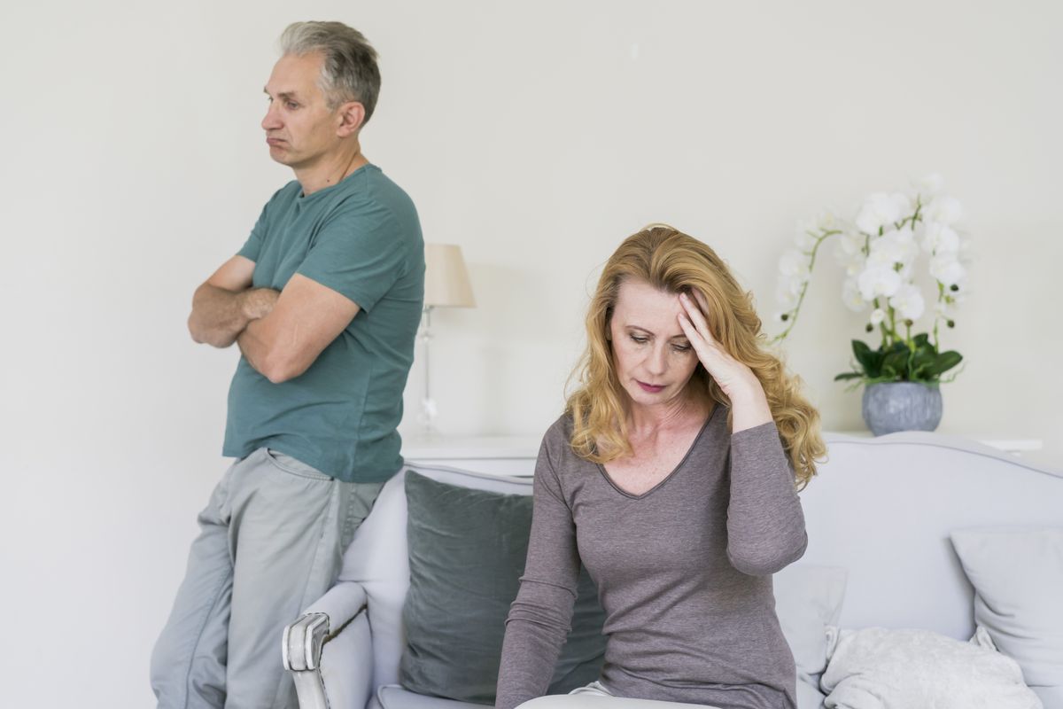 grey divorce, grey divorce adalah, penyebab grey divorce, konflik terpendam, tidak salig terbuka sebabkan grey divorce, Kebiasaan Memendam Konflik Bisa Jadi Penyebab Grey Divorce di Usia Senja, Ini Penjelasan Psikolog