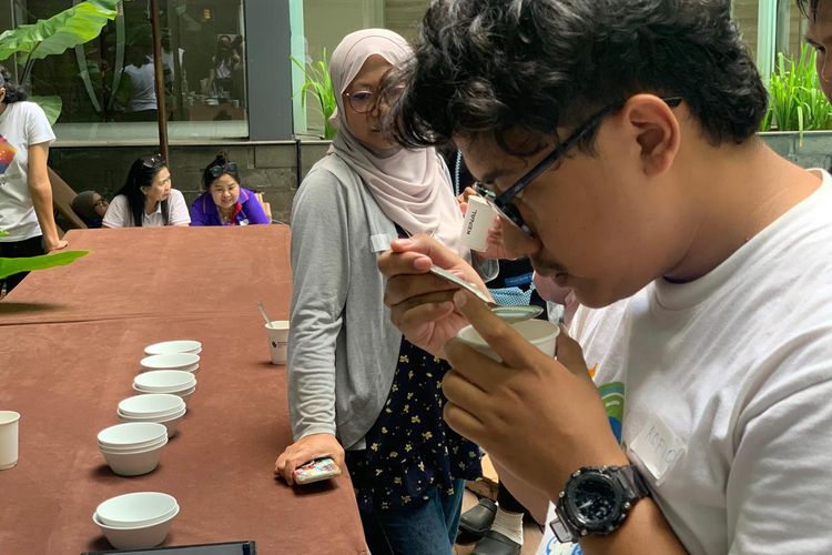 Begini Cara Barista Menilai Kualitas Kopi Lewat Coffee Cupping