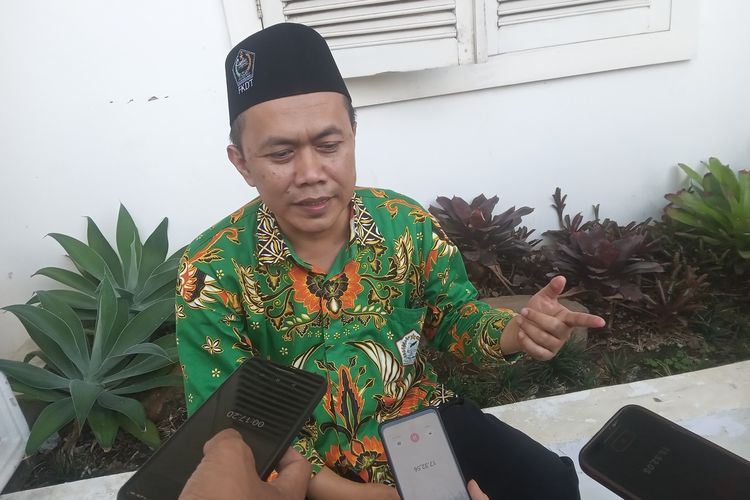 Gubernur Jawa Barat, Dedi Mulyadi, rombongan belajar, rombel, sekolah swasta, FKSS Jawa Barat, pencegahan anak putus sekolah, Rombel 50 Siswa ala Dedi Mulyadi Diprotes, Ratusan Guru Swasta Terancam Dirumahkan