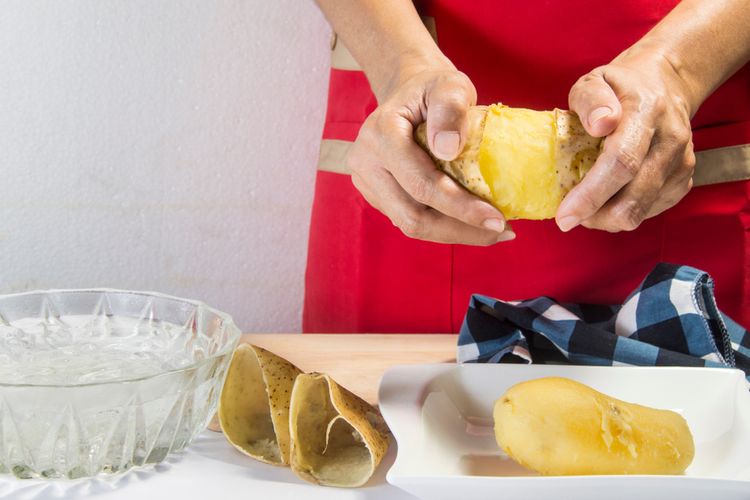 mashed potatoes, kentang tumbuk, Mashed potatoes, mashed potatoes adalah, 6 Kesalahan Ini Bikin Mashed Potatoes Kurang Lezat, 1. Memotong kentang dengan ukuran tidak merata, 2. Tidak memberi garam pada air rebusan, 3. Menghaluskan kentang dalam keadaan dingin, 4. Menggunakan blender, 5. Terlalu sedikit menambahkan cairan, 6. Takut menggunakan garam dan mentega
