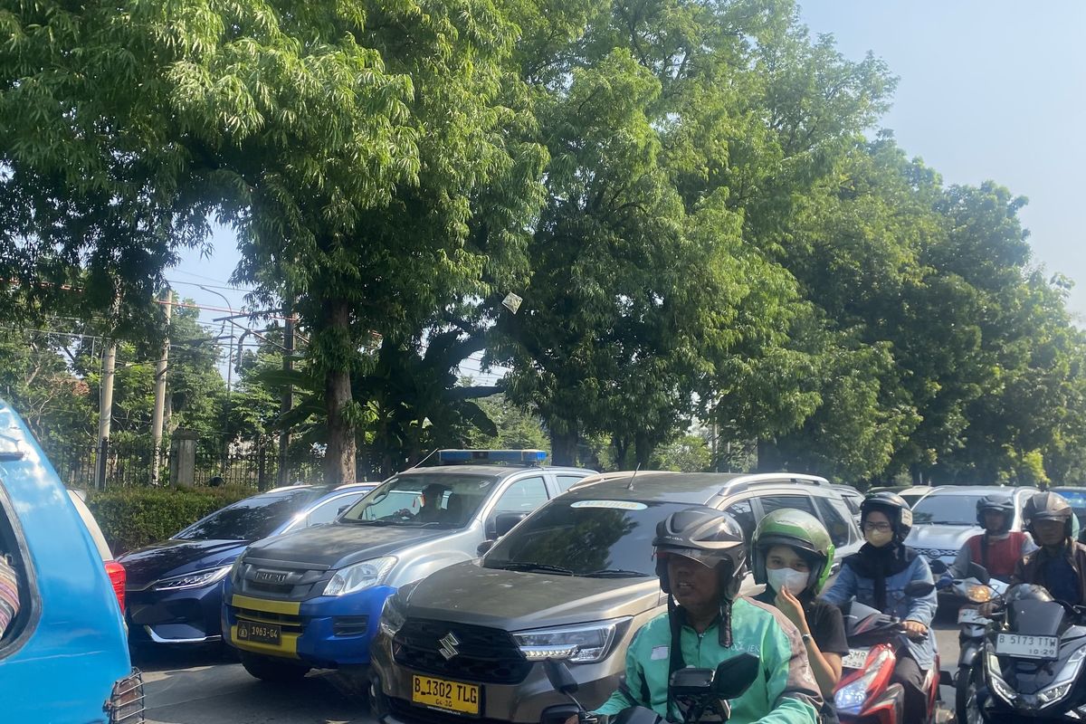 kemacetan, overheat, Jangan Anggap Sepele, Macet Panjang Bisa Bikin Radiator Mobil Bocor