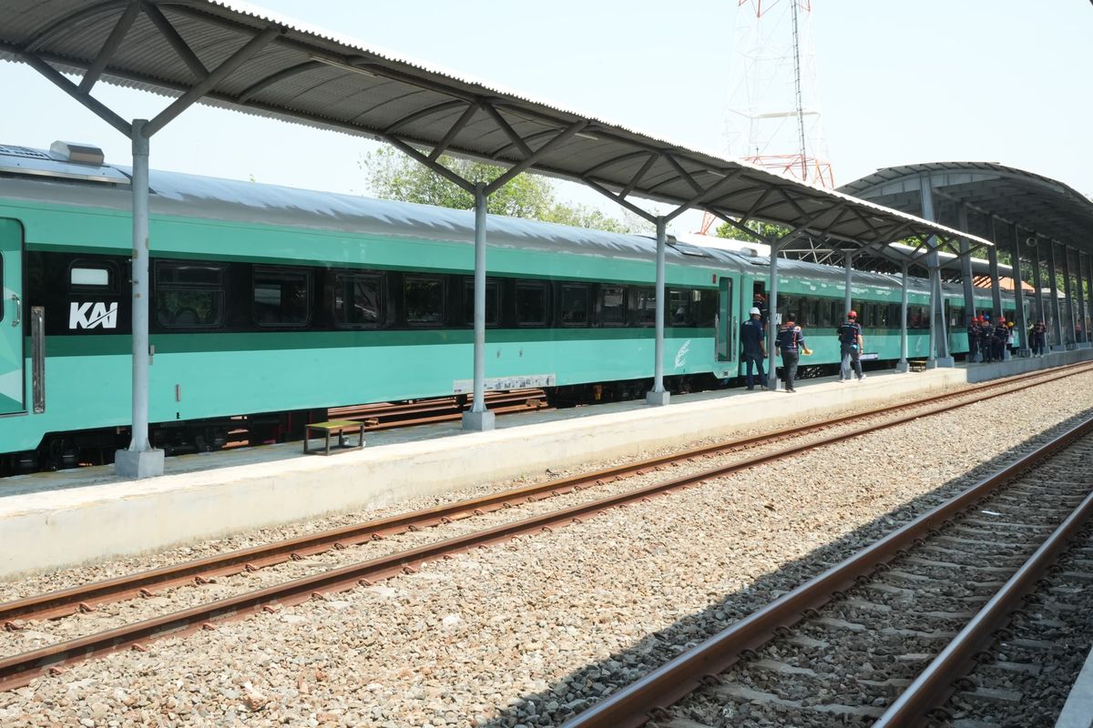 Kereta Petani dan Pedagang, PT KAI, kereta petani dan pedagang, tarif kereta petani, kereta petani rangkasbitung, syarat kereta petani dan pedagang, Kereta Petani–Pedagang Beroperasi 1 Desember 2025 Tarif Rp 3.000: Ini Syarat, Aturan Barang, dan Cara Daftarnya, Seperti Apa Operasional dan Kapasitas Layanannya?, Bagaimana Proses Registrasi Pengguna?, Apa Saja Aturan Barang Bawaan di Kereta Ini?, Berapa Tarif Kereta Petani dan Pedagang?