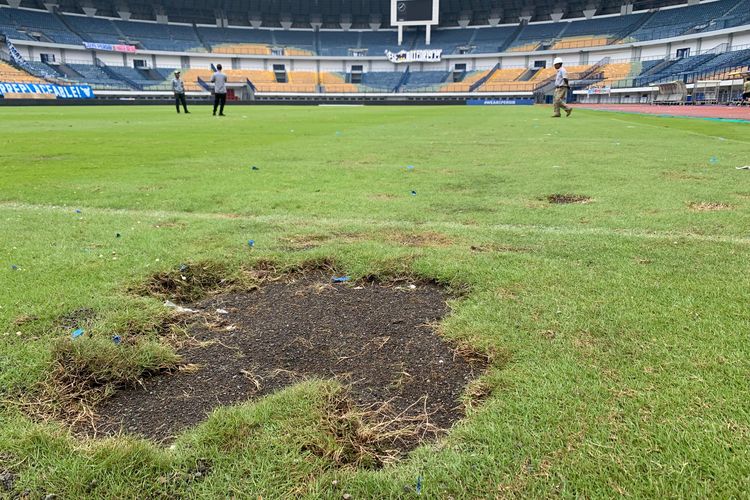 GBLA, Persib, Bobotoh, Persib Bandung, Liga 1 2024-2025, Adhitia Putra Herawan, GBLA Rusak di Pesta Juara Persib, Manajemen Menyayangkan Ulah Bobotoh