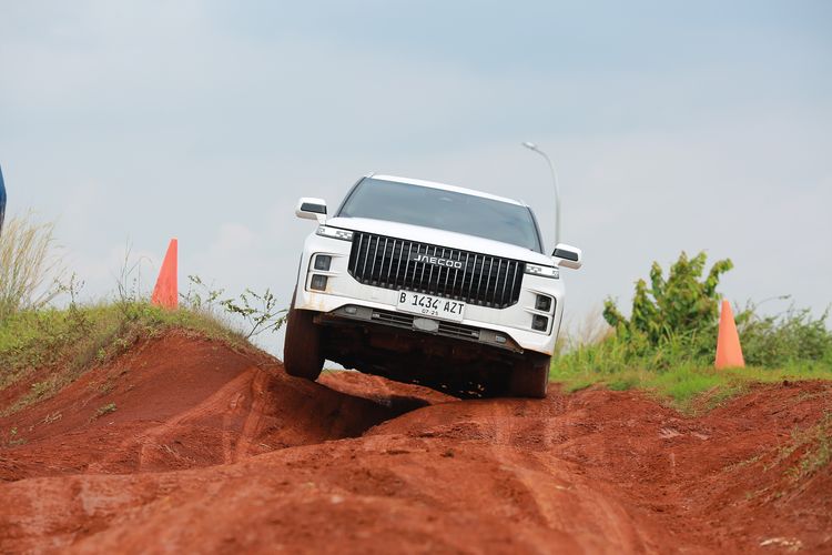 Jaecoo J7, SUV Perkotaan, SUV perkotaan, All-Road Drive Intelligent System, kemampuan off-road, Uji Coba Jaecoo J7: SUV Perkotaan Siap Hadapi Medan Berat, Jaecoo J7: SUV Perkotaan yang Tangguh untuk Beragam Medan, Desain dan Spesifikasi Jaecoo J7 yang Menarik, Keunggulan ARDIS, Kemampuan Menghadapi Beragam Kondisi Medan, Mode Berkendara Adaptif untuk Beragam Situasi, Postur Ideal untuk Menghadapi Tantangan Medan