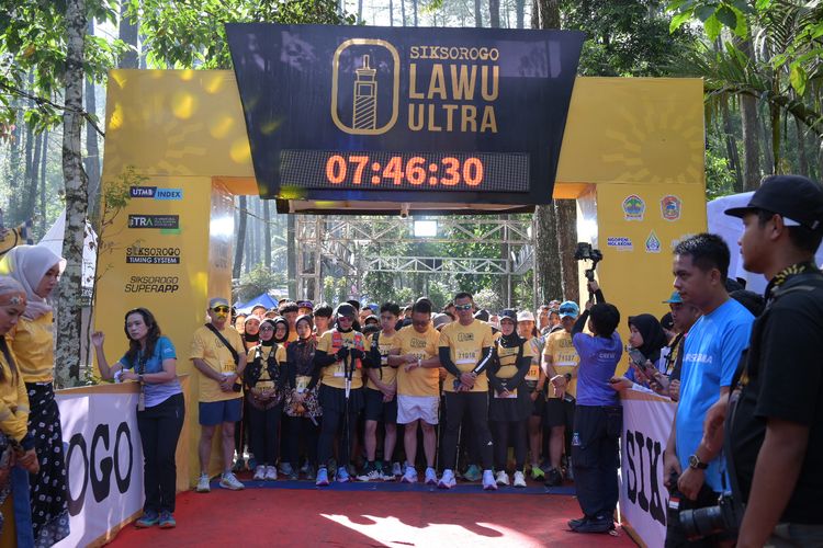 Siksorogo Lawu Ultra, Siksorogo Lawu Ultra 2025, Karanganyar, Siksorogo lawu ultra, Siksorogo lawu ultra telan korban jiwa, pelari siksorogo meninggal, siksorogo lawu ultra dimana, pelari siksorogo lawu ultra meningal, dua pelari Siksorogo Lawu meninggal, 7 Fakta Kematian Dua Peserta Siksorogo Lawu Ultra 2025 di Karanganyar, 1. Dua Pelari Meninggal Dunia di Km 8 dan Km 12, 2. Kronologi: Hujan Lebat, Jalur Licin, dan Evakuasi Berjam-jam, 3. Identitas Korban, ASN Kemenag dan Pegawai Kementerian Pariwisata, 4. Sigit Sempat Mengalami Kram di Km 10 Sebelum Ambruk di Km 12, 5. Pujo Buntoro Diduga Sesak Napas karena Riwayat Penyakit Paru-paru, 6. Panitia SLU 2025: Ini Kejadian Pertama Kali dalam Sejarah Event, 7. Ajang Lari Ekstrem dengan 5.700 Peserta dan Hadiah Rp 20 Miliar