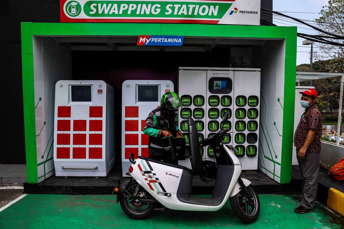 elektrifikasi, kendaraan listrik, SPKLU, SPBKLU, otomotif, mobil listrik, Charging Station, Infrastruktur Lemah Bisa Jadi Sandungan Motor Listrik di Indonesia