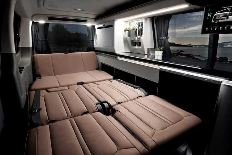 Hyundai, Hyundai Pamerkan Camper Listrik Berbasis Staria, Pakai Panel Surya