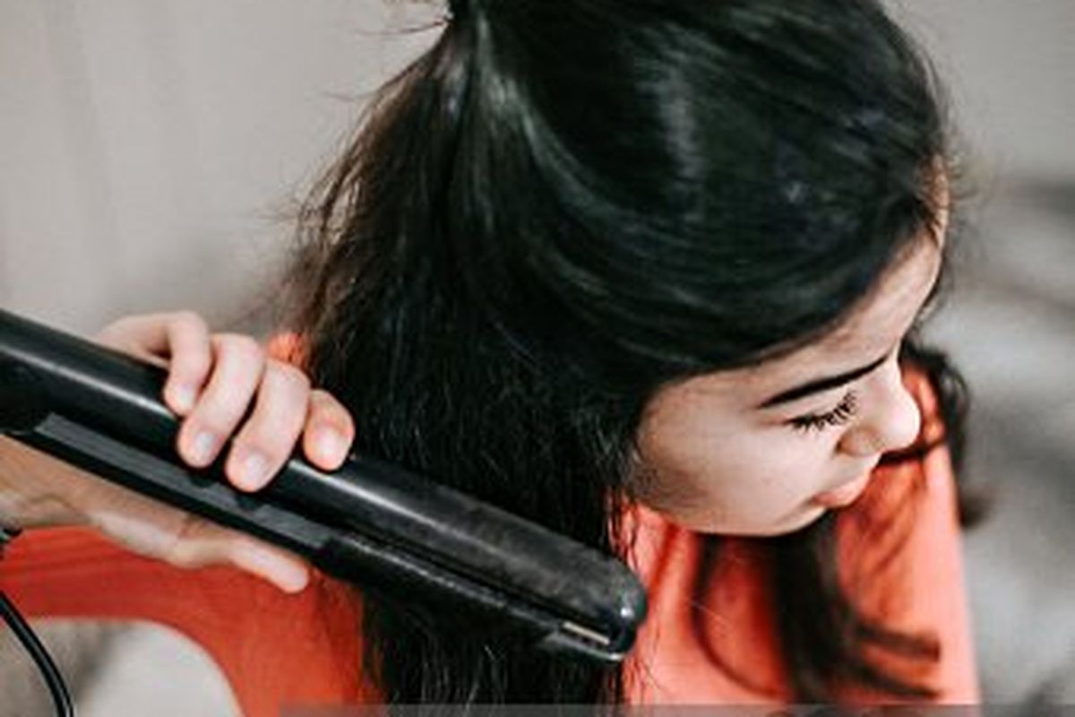 styling rambut, suhu styling rambut, berapa suhu catokan yang bagus, berapa suhu aman untuk styling rambut, Berapa Suhu Aman untuk Styling Rambut? Ini Saran Ahli