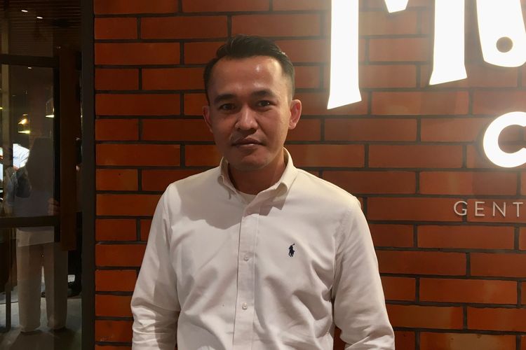 model rambut pria, rambut pria, gaya rambut pria, pompadour, hairstyle pria, crop fade, gaya rambut pria wajah kotak, model rambut pria wajah kotak, messy style hair, rambut pria wajah kotak, rekomendasi model rambut pria wajah kotak, pria wajah kotak, 5 Model Rambut Pria untuk Wajah Kotak dan Rahang Tegas Menurut Ahli
