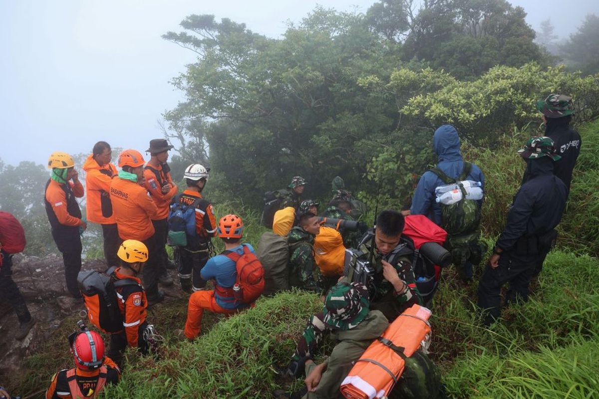 Pesawat ATR, Pangkep, Maros, Update Kecelakaan Pesawat ATR 42-500, Tim SAR Temukan Potongan Tubuh dan Barang Pribadi Korban
