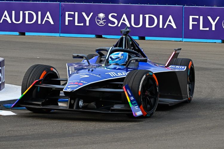 balap mobil, mobil listrik, balap, Formula E, Jakarta E Prix 2025, Formula E 2025: Balapan Malam Mungkin Digelar di Jakarta