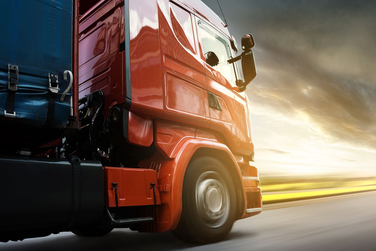 Kecelakaan, kecelakaan, komedian, Gilang Gombloh, sepeda motor, kecelakaan truk, Video Truk Tabrak Motor di Cikarang, Komedian Gilang Gombloh Jadi Korban