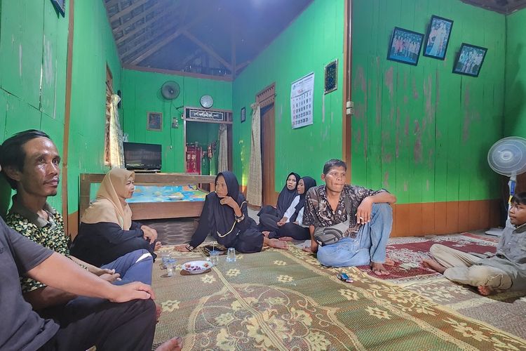 bully, Grobogan, siswa SMP tewas, bully berujung maut, tewas dibully, Siswa SMP di Grobogan tewas dianiaya teman sekolah, siswa smp grobogan, siswa smp grobogan meninggal, siswa smp grobogan korban bullying, siswa smp grobogan meninggal dibully, siswa smp grobogan tewas dianiaya, Sebelum Tewas, Angga Sempat Dikeroyok Dua Kali Saat Jam Pelajaran Tanpa Guru di Grobogan, Guru Belum Masuk Kelas Saat Tragedi Terjadi, Angga Sempat Mengeluh Jadi Korban Bullying, Hasil Otopsi, Ada Penggumpalan Darah di Kepala, Keluarga Tuntut Keadilan dan Evaluasi Sekolah, Polisi Dalami Dugaan Penganiayaan