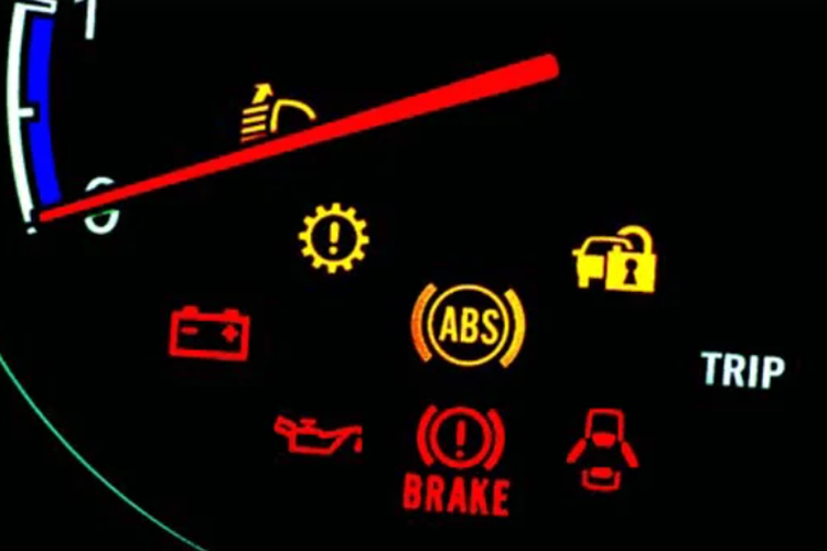 lampu indikator, indikator, check engine, Peugeot, Pentingnya Memahami Arti Lampu Indikator di Mobil