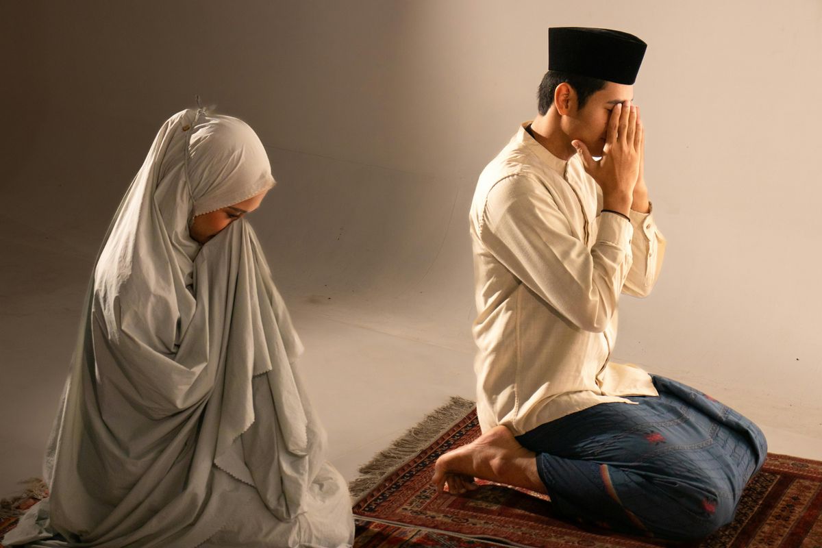 Niat Shalat Jamak, Cara Shalat Jamak Qashar di Perjalanan Jauh: Niat, Jarak Minimal, dan Dalil Syar'i, Apa Itu Shalat Qashar dan Siapa yang Berhak?, Syarat Sah Shalat Qashar bagi Musafir, Tata Cara dan Niat Shalat Jamak, Kombinasi Jamak dan Qashar