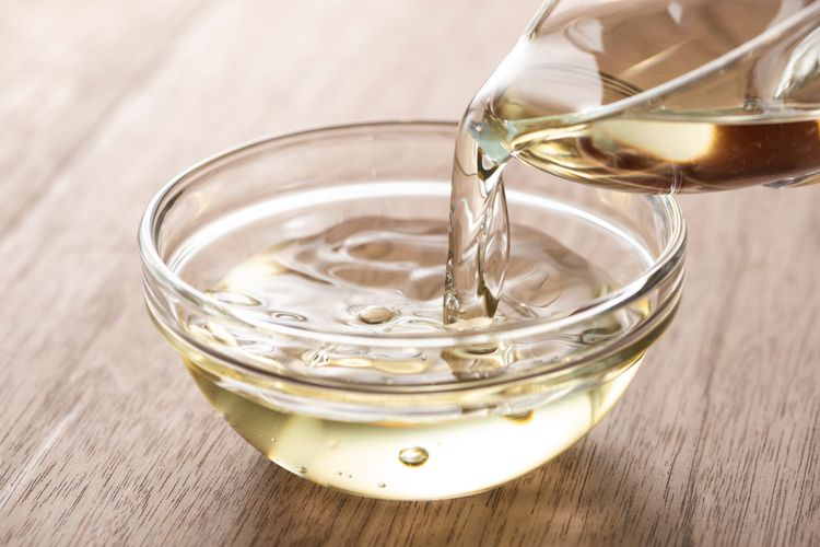 cara mengusir semut, bahan dapur pengusir semut, cara alami basmi semut, tips rumah tangga praktis, 13 Cara Basmi Semut di Rumah Pakai Bahan Dapur, Pembersih Kaca dan Sabun Cuci Piring, Lada Hitam atau Cabai Bubuk, Minyak Peppermint, Minyak Tea Tree, Minyak Lemon Eucalyptus, Cuka Putih, Air Mendidih, Tepung Maizena, Minyak Daun Kayu Manis, Ampas Kopi, Cek Tanaman Hias