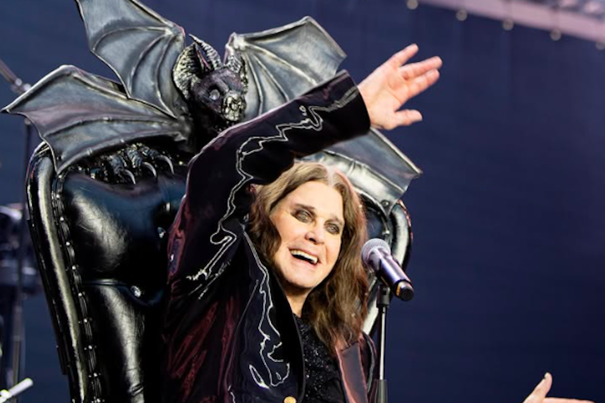 Ozzy Osbourne, ozzy osbourne meninggal, ozzy osbourne black sabbath, Ozzy Osbourne bintang iklan Pepsi, Ozzy Osbourne, Legenda Musik Rock hingga Bintang Iklan Pepsi Twist 2003