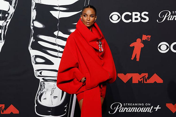 Doja Cat, Conan Gray, mtv vma 2025, video music awards 2025, vma 2025, gaya seleb di vma 2025, Gaya 9 Selebriti di MTV VMA 2025, Conan Gray Pakai Busana Seberat 13,5 Kg, 1. Doja Cat, 2. Tate McRae, 3. Ariana Grande, 4. Sabrina Carpenter, 5. Conan Gray, 6. Ciara, 8. Lenny Kravitz, 9. Lady Gaga