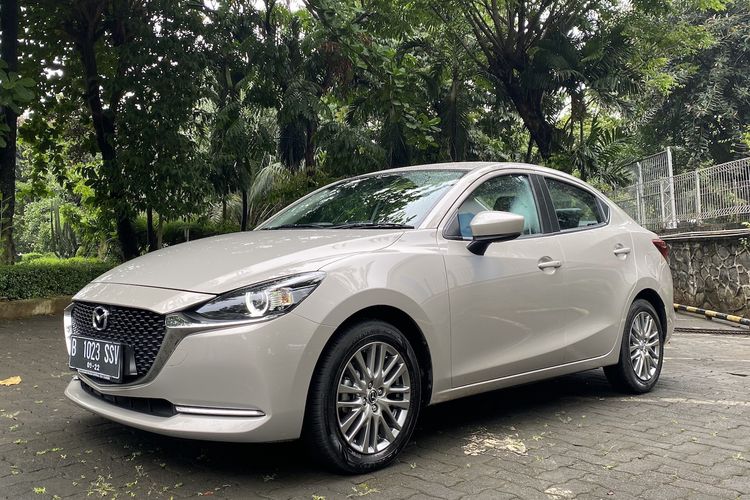 Mazda, Vios Hybrid, Toyota, Toyota Vios Hybrid, Komparasi Toyota Vios Hybrid dan Mazda 2 Sedan