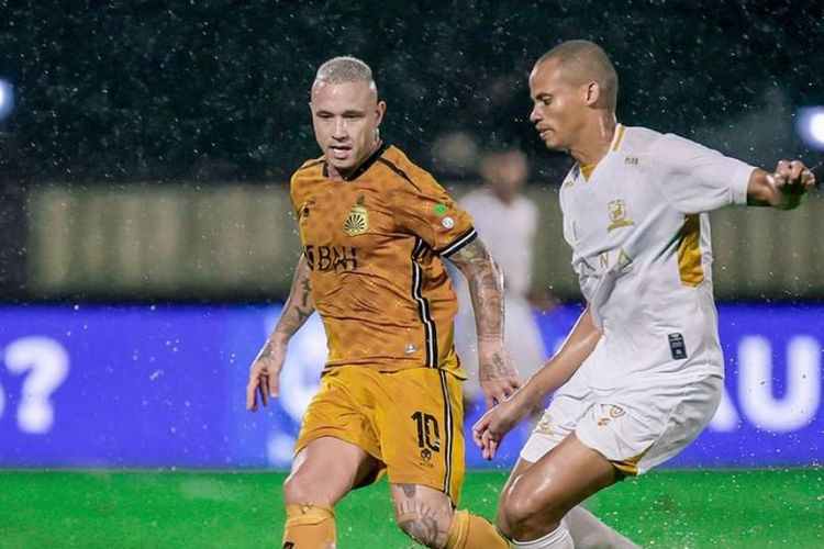 Radja Nainggolan, bhayangkara fc, Piala Dunia, Liga 1, Kualifikasi Piala Dunia 2026, Timnas Indonesia, Timnas Indonesia Masih Akan Sulit ke Piala Dunia meski Ada Radja Nainggolan