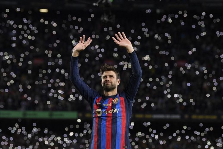 10 Pesepak Bola dengan Piala Terbanyak di Dunia, Cristiano Ronaldo Peringkat Sembilan, 10. Andres Iniesta, 9. Cristiano Ronaldo, 8. Gerard Pique, 7. David Alaba, 6. Sergio Busquets, 4. Marquinhos, 4. Hossam Ashour, 3. Hossam Hassan, 2. Dani Alves, 1. Lionel Messi