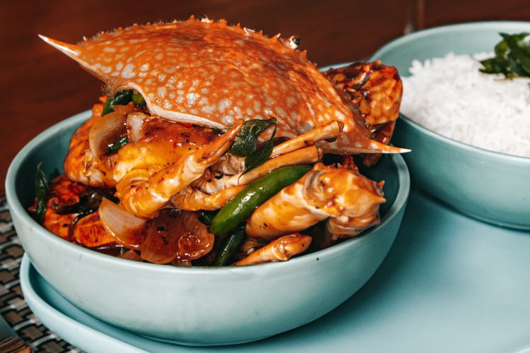 Seafood, seafood, resep seafood rumahan, kuliner khas Jawa Timur, seafood Jawa Timur, resep kepiting kluwek, cumi masak petis, masakan laut Nusantara, makanan khas pesisir timur Jawa, 10 Resep Seafood Khas Jawa Timur, dari Kepiting Kluwek hingga Cumi Petis yang Bikin Ketagihan, 1. Asem-Asem Kepiting, 2. Bandeng Isi Telur, 3. Kerang Masak Bening, 4. Jukok Paes Kembung, 5. Kepiting Masak Kluwek, 6. Pepes Udang Kelapa, 7. Kari Pedas Rajungan, 8. Pepes Ikan Tongkol, 9. Pindang Kepala Tenggiri, 10. Cumi Masak Petis
