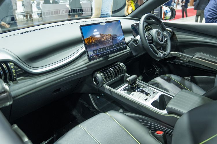 BYD Atto 3, Chery E5, MG4 EV, SUV Listrik Rp 400 Jutaan: BYD Atto 3, Chery E5, MG4 EV, Aion Y Plus, Interior, Fitur Unggulan, Baterai dan Jarak Tempuh, Kesimpulan