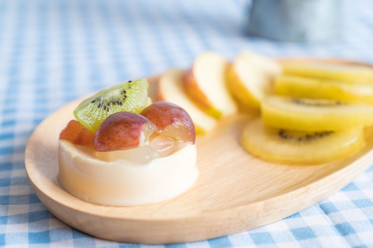 cara membuat puding lapis agar menempel, 5 Cara Bikin Puding Lapis Menempel dan Tidak Berair, Tips dari Chef, 1. Campur jeli dan gelatin, 2. Jangan masak gelatin, 3. Gunakan api kompor sedang, 4. Basahi cetakan puding, 5. Tuang lapisan kedua selagi hangat