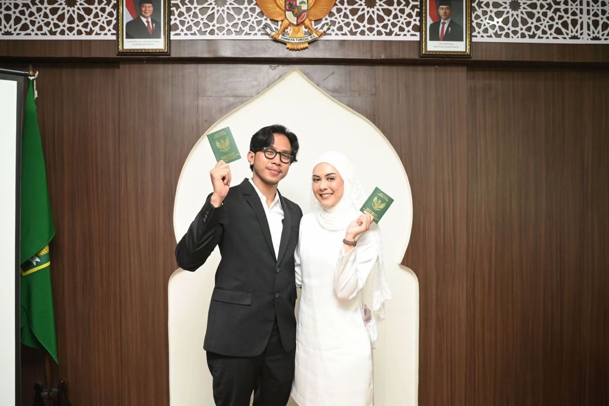 pernikahan, nikah di KUA, intimate wedding, pernikahan gen z, Dari KUA Lanjut Ngopi, Kisah Radya dan Jundi yang Pilih Nikah Tanpa Resepsi, Disepakati berdua, meski awalnya berbeda, Disambut baik oleh keluarga, Persiapan singkat tapi bermakna, Setelah akad, ngopi dulu