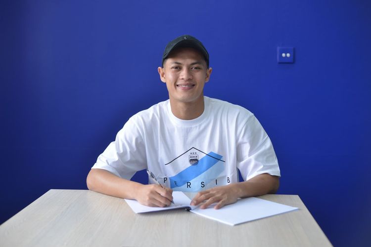 Persib, Alfeandra Dewangga, PSIS Semarang, Persib Bandung, Bojan Hodak, persib bandung, Persib Rekrut Alfeandra Dewangga, Pelatih Bojan Hodak Dapat Amunisi Serbabisa