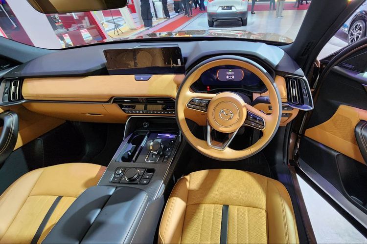 Denza B5, Mazda CX-80, Komparasi SUV PHEV: Denza B5 vs Mazda CX-80, Interior dan Kenyamanan Kabin, Mesin dan Tenaga, Baterai dan Jarak Tempuh EV, Fitur Keselamatan dan Teknologi, Kesimpulan