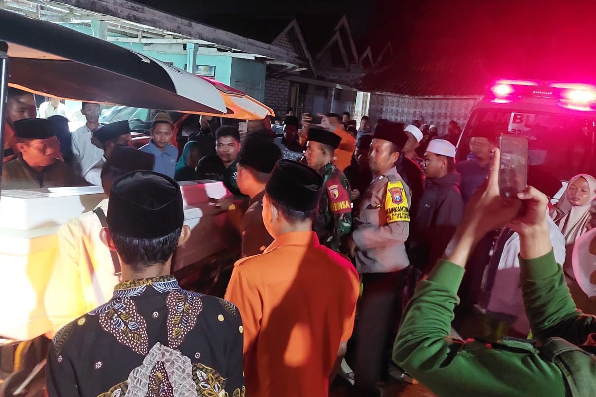 Pamekasan, sidoarjo, Al Khoziny, Ponpes Al Khoziny, ponpes al khoziny ambruk, santri al khoziny, al khoziny ambruk, Ponpes Al Khoziny berusia 125 tahun, ponpes al khoziny ambruk naik penyidikan, “Ridwan Ahli Surga,” Kenangan Haru Guru Mengaji Tentang Santri Korban Ponpes Al Khoziny, Santri yang Rajin Mengaji dan Salat Berjamaah, Meninggal dalam Keadaan Salat Berjamaah, Proses Identifikasi Jenazah Ridwan, Tragedi Ponpes Al Khoziny Sidoarjo
