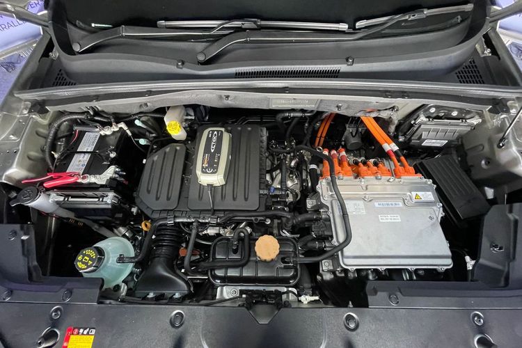 Mobil hybrid, Baterai auxiliary, mobil hybrid, baterai auxiliary, Mobil Hybrid, Paryudi Nasmoco, pengisian baterai, Mengatasi Baterai Auxiliary Mobil Hybrid yang Tekor