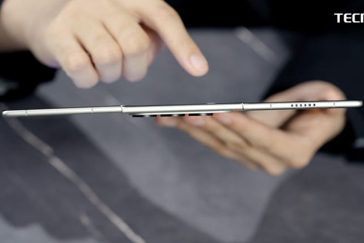 Tecno, ponsel lipat tiga, Phantom Ultimate G Fold Concept, HP lipat tiga, Ponsel lipat tiga, hp lipat tiga, Tecno Pamer HP Konsep Lipat Tiga Baru, Lipatan Seperti Huruf 