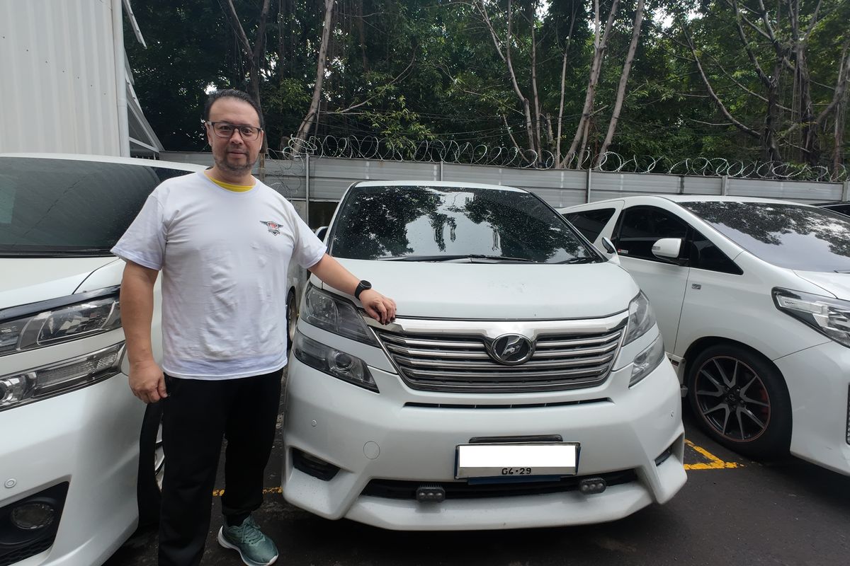 Roger Rusli, mobil mewah, Cerita Cinta Pria Ini dengan Toyota Vellfire