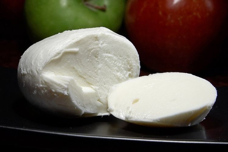 keju, cara menyimpan keju, Artikel makanan, cara menyimpan keju mozarella, cara menyimpan keju cheddar yang sudah dibuka, Cara Menyimpan Keju agar Tetap Segar Lebih Lama, 1. Keju keras dan tua, 2. Keju biru (blue cheese), 3. Keju semi-keras, 4. Keju lembut, semi-lembut, dan keju bau, 5. Keju segar dalam air