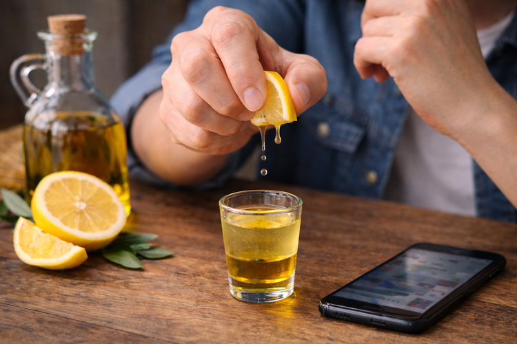 kulit sehat, lemon dan minyak zaitun, kesehatan kulit, Bukan Lemon dan Minyak Zaitun, Ini Cara Kulit Glowing Menurut Dokter, Kulit sehat dimulai dari pola makan seimbang, Bukan soal bahan mahal, tapi kebiasaan harian, Buah lokal bisa jadi pilihan terbaik, Cara memasak juga berpengaruh, Kulit glowing butuh proses, bukan instan