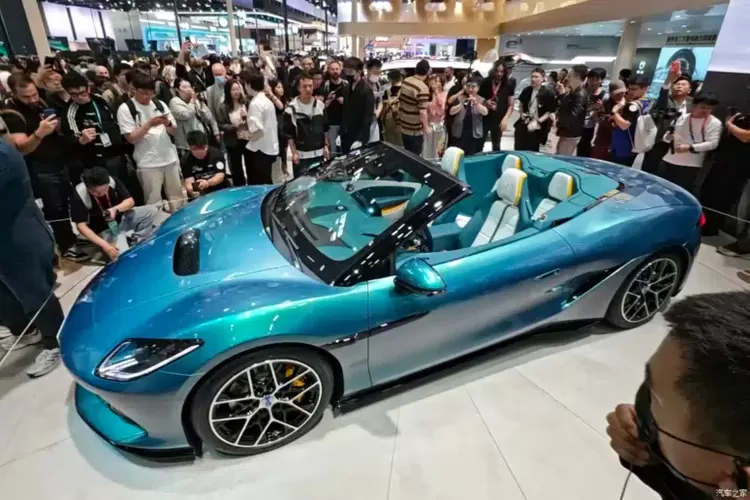 Denza Z, atap terbuka, Goodwood Festival of Speed, Denza Z Meluncur, Pesaing Baru MG Cyberster