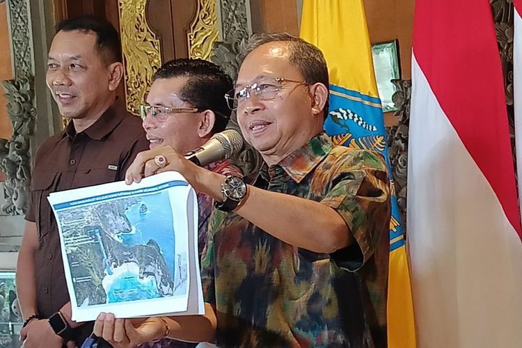 proyek lift kaca Bali, proyek lift kaca pantai kelingking, Koster Akan Bongkar Lift di Pantai Kelingking, Sebut Ada 5 Pelanggaran, Pembongkaran bisa dilelang, pemerintah tak ingin rugi, Bangunan yang wajib dibongkar, 5 pelanggaran berat yang diungkap Koster, Bertentangan dengan konsep pariwisata Bali, Akan telusuri pemberian izin awal