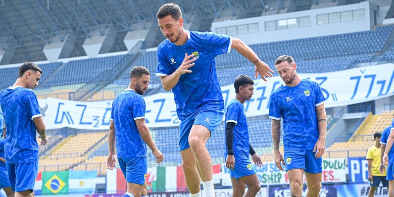 Thom Haye, Persib, Dewa United, Persib Bandung, Bojan Hodak, Liga Indonesia, Super League, Persib vs Dewa United, Super League 2025-2026, Thom Haye Optimistis Jelang Persib Vs Dewa United di Super League 2025
