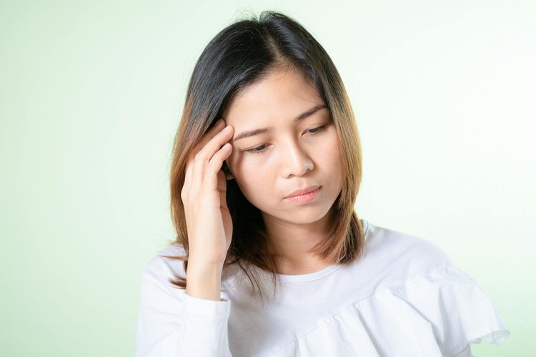 kebiasaan toxic, 7 Kebiasaan Toxic yang Diam-diam Merenggut Kebahagiaan, 1. Scrolling sebelum tidur, 2. Mengabaikan aktivitas fisik, 3. Melewatkan waktu istirahat saat bekerja, 4. Belanja impulsif, 5. Tidak menetapkan batasan , 6. Terlalu lama menatap layar atau doomscrolling, 7. Mengabaikan self-care